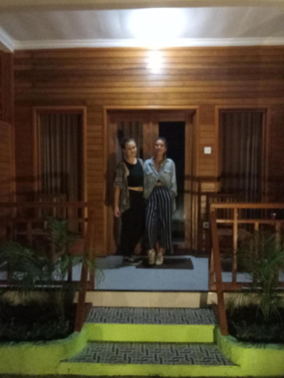 Auora Guest House Nusa Lembongan  Exterior photo